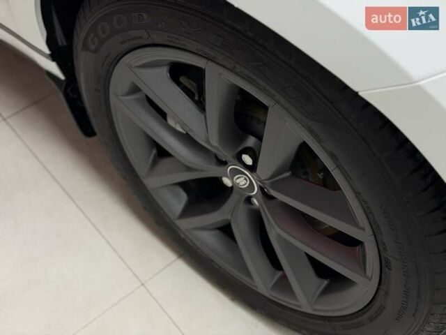 Білий Ленд Ровер Рендж Ровер Велар, об'ємом двигуна 2 л та пробігом 1 тис. км за 94500 $, фото 13 на Automoto.ua