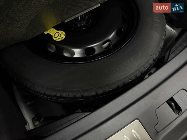 Білий Ленд Ровер Рендж Ровер Велар, об'ємом двигуна 2 л та пробігом 1 тис. км за 94500 $, фото 68 на Automoto.ua