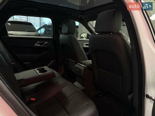 Білий Ленд Ровер Рендж Ровер Велар, об'ємом двигуна 2 л та пробігом 1 тис. км за 94500 $, фото 56 на Automoto.ua