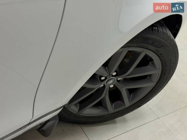 Білий Ленд Ровер Рендж Ровер Велар, об'ємом двигуна 2 л та пробігом 1 тис. км за 94500 $, фото 6 на Automoto.ua