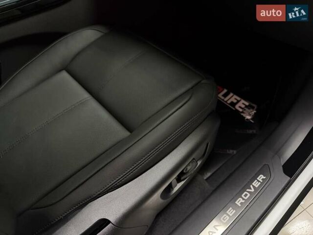 Білий Ленд Ровер Рендж Ровер Велар, об'ємом двигуна 2 л та пробігом 1 тис. км за 94500 $, фото 64 на Automoto.ua