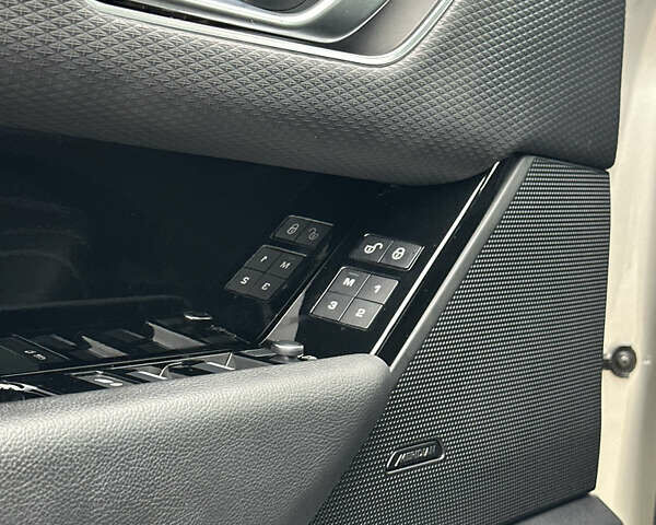 Бежевый Ленд Ровер Рендж Ровер Велар, объемом двигателя 2 л и пробегом 24 тыс. км за 43500 $, фото 10 на Automoto.ua