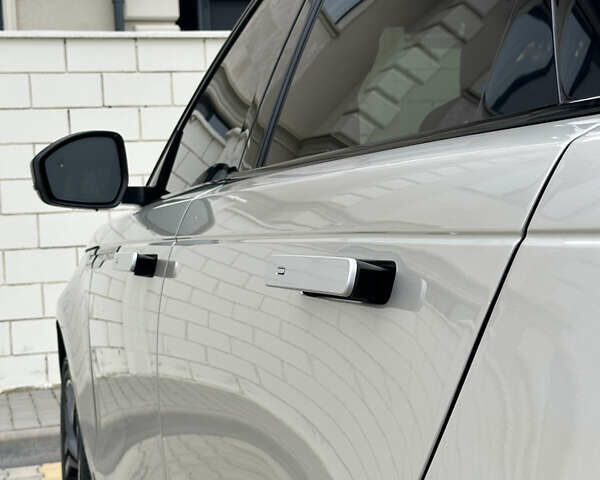 Бежевый Ленд Ровер Рендж Ровер Велар, объемом двигателя 2 л и пробегом 24 тыс. км за 43500 $, фото 12 на Automoto.ua