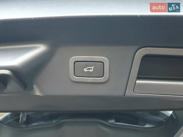 Ленд Ровер Рендж Ровер Велар 2017 у Києві на Automoto.ua Чорний Ленд Ровер Рендж Ровер Велар, об'ємом двигуна 2 л та пробігом 90 тис. км за 35999 $, фото 37 на Automoto.ua