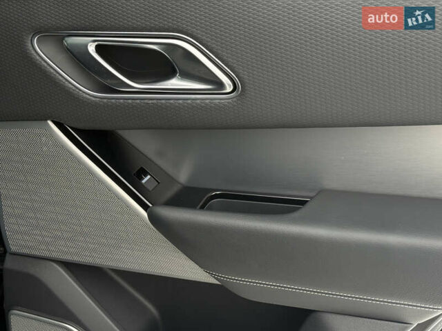 Черный Ленд Ровер Рендж Ровер Велар, объемом двигателя 2 л и пробегом 56 тыс. км за 37900 $, фото 36 на Automoto.ua