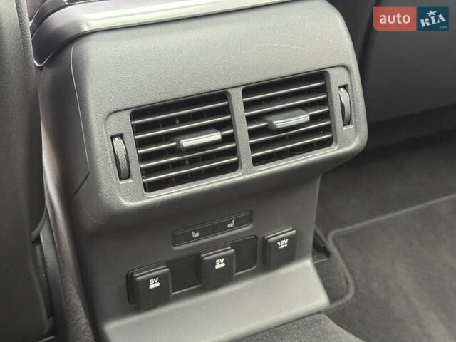 Черный Ленд Ровер Рендж Ровер Велар, объемом двигателя 2 л и пробегом 56 тыс. км за 37900 $, фото 43 на Automoto.ua