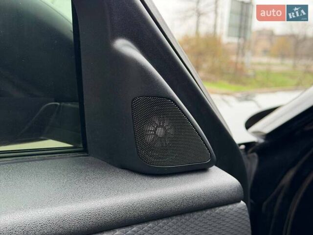 Чорний Ленд Ровер Рендж Ровер Велар, об'ємом двигуна 2 л та пробігом 95 тис. км за 40000 $, фото 43 на Automoto.ua