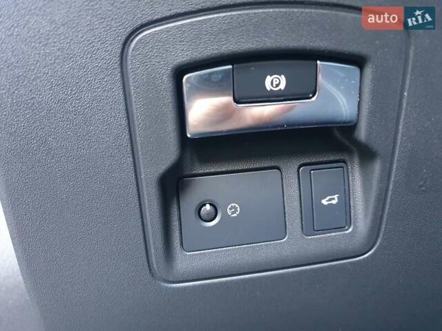 Ленд Ровер Рендж Ровер Велар 2017 у Києві на Automoto.ua Чорний Ленд Ровер Рендж Ровер Велар, об'ємом двигуна 2 л та пробігом 90 тис. км за 35999 $, фото 62 на Automoto.ua