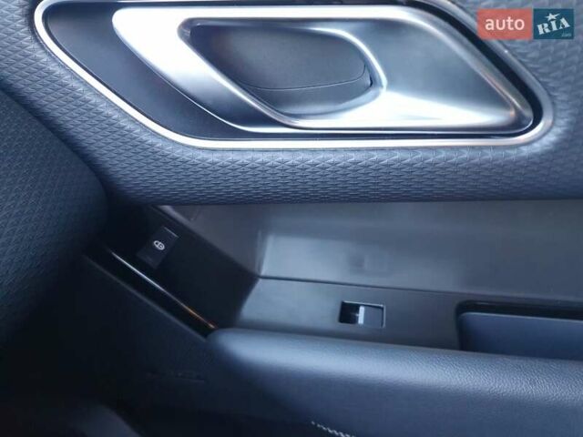 Ленд Ровер Рендж Ровер Велар 2017 у Києві на Automoto.ua Чорний Ленд Ровер Рендж Ровер Велар, об'ємом двигуна 2 л та пробігом 90 тис. км за 35999 $, фото 73 на Automoto.ua