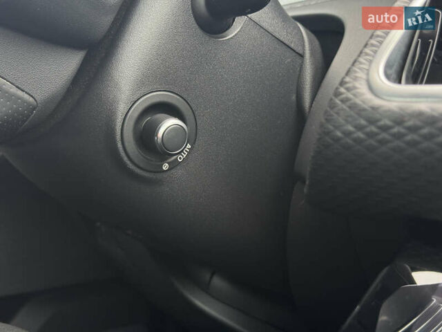 Черный Ленд Ровер Рендж Ровер Велар, объемом двигателя 2 л и пробегом 56 тыс. км за 37900 $, фото 60 на Automoto.ua