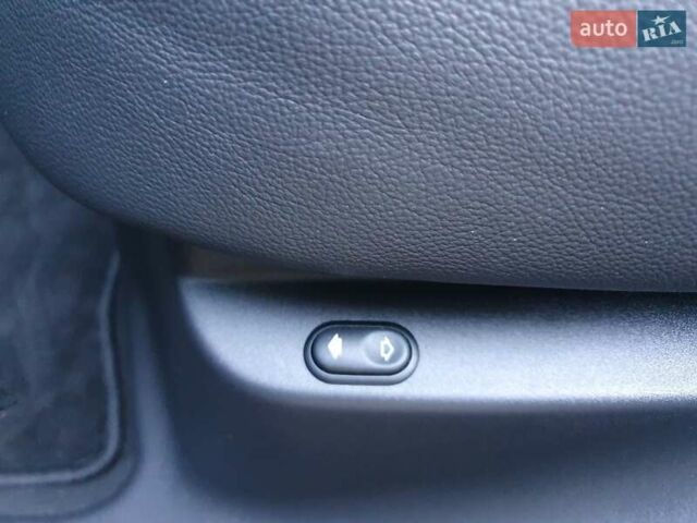 Ленд Ровер Рендж Ровер Велар 2017 у Києві на Automoto.ua Чорний Ленд Ровер Рендж Ровер Велар, об'ємом двигуна 2 л та пробігом 90 тис. км за 35999 $, фото 71 на Automoto.ua