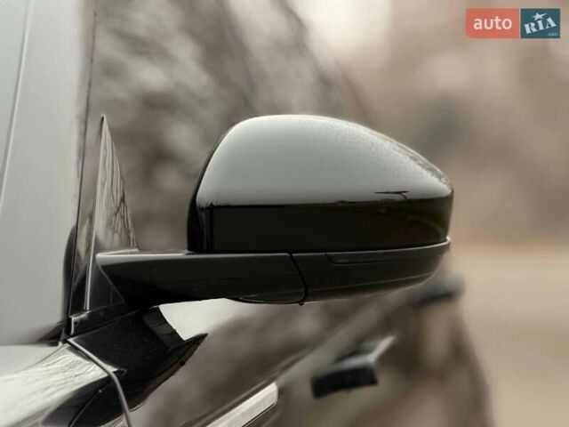 Чорний Ленд Ровер Рендж Ровер Велар, об'ємом двигуна 2 л та пробігом 95 тис. км за 40000 $, фото 6 на Automoto.ua