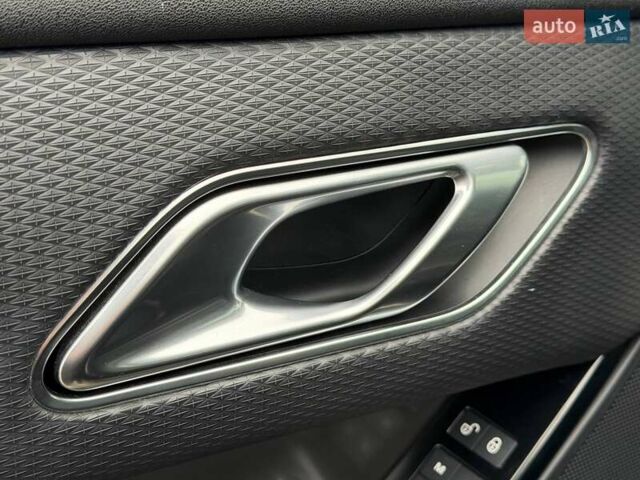 Чорний Ленд Ровер Рендж Ровер Велар, об'ємом двигуна 2 л та пробігом 95 тис. км за 40000 $, фото 44 на Automoto.ua