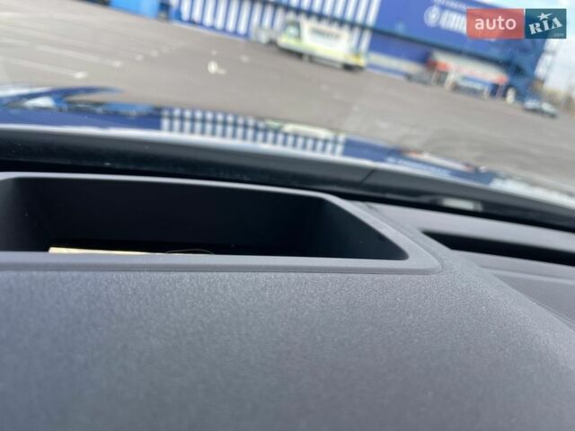 Чорний Ленд Ровер Рендж Ровер Велар, об'ємом двигуна 2.99 л та пробігом 100 тис. км за 39999 $, фото 15 на Automoto.ua