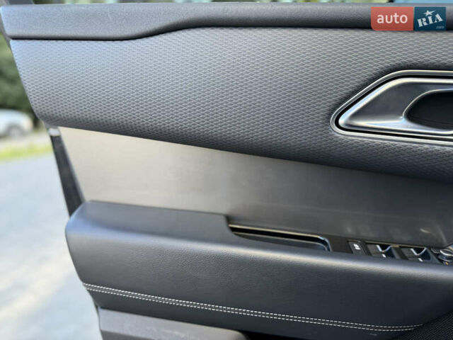 Черный Ленд Ровер Рендж Ровер Велар, объемом двигателя 2 л и пробегом 105 тыс. км за 32000 $, фото 28 на Automoto.ua