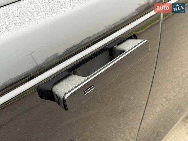 Чорний Ленд Ровер Рендж Ровер Велар, об'ємом двигуна 2 л та пробігом 95 тис. км за 40000 $, фото 8 на Automoto.ua