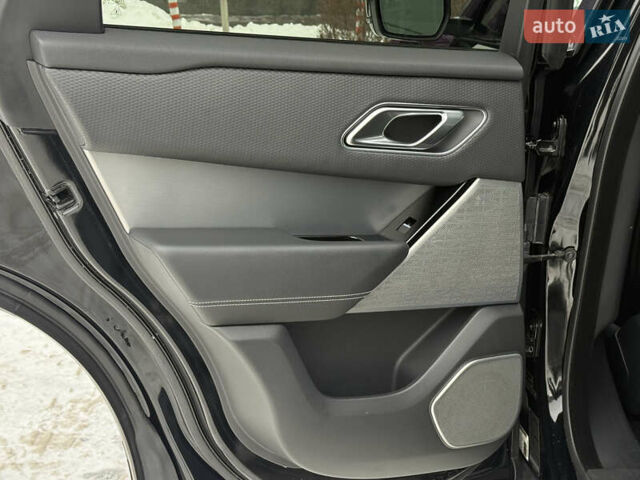 Черный Ленд Ровер Рендж Ровер Велар, объемом двигателя 2 л и пробегом 56 тыс. км за 37900 $, фото 30 на Automoto.ua