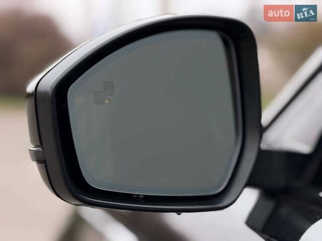 Чорний Ленд Ровер Рендж Ровер Велар, об'ємом двигуна 2 л та пробігом 95 тис. км за 40000 $, фото 39 на Automoto.ua