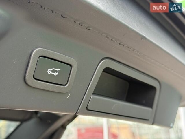 Чорний Ленд Ровер Рендж Ровер Велар, об'ємом двигуна 2 л та пробігом 107 тис. км за 35500 $, фото 10 на Automoto.ua