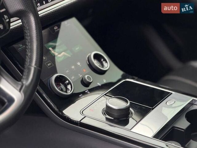 Чорний Ленд Ровер Рендж Ровер Велар, об'ємом двигуна 2 л та пробігом 95 тис. км за 40000 $, фото 50 на Automoto.ua