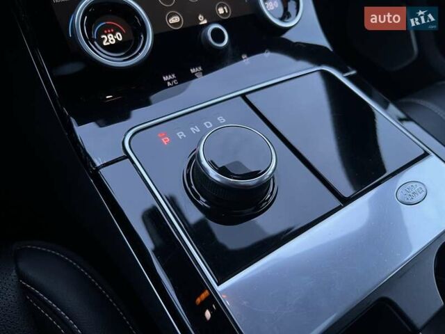Черный Ленд Ровер Рендж Ровер Велар, объемом двигателя 3 л и пробегом 102 тыс. км за 39990 $, фото 18 на Automoto.ua
