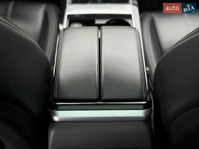 Чорний Ленд Ровер Рендж Ровер Велар, об'ємом двигуна 2 л та пробігом 95 тис. км за 40000 $, фото 59 на Automoto.ua
