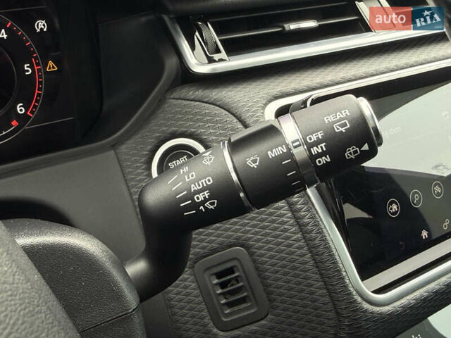 Черный Ленд Ровер Рендж Ровер Велар, объемом двигателя 2 л и пробегом 56 тыс. км за 37900 $, фото 52 на Automoto.ua