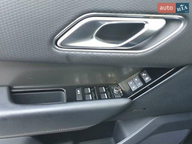 Ленд Ровер Рендж Ровер Велар 2017 у Києві на Automoto.ua Чорний Ленд Ровер Рендж Ровер Велар, об'ємом двигуна 2 л та пробігом 90 тис. км за 35999 $, фото 72 на Automoto.ua