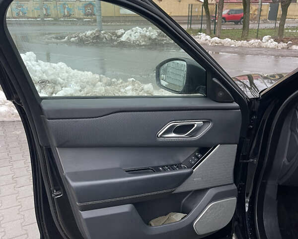 Чорний Ленд Ровер Рендж Ровер Велар, об'ємом двигуна 2 л та пробігом 170 тис. км за 30200 $, фото 10 на Automoto.ua