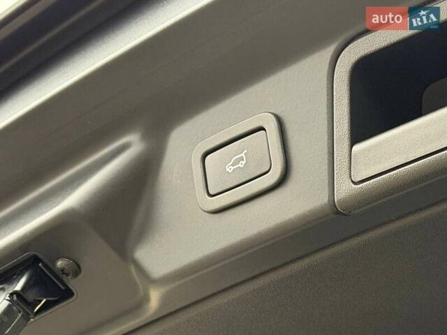Чорний Ленд Ровер Рендж Ровер Велар, об'ємом двигуна 2 л та пробігом 95 тис. км за 40000 $, фото 38 на Automoto.ua