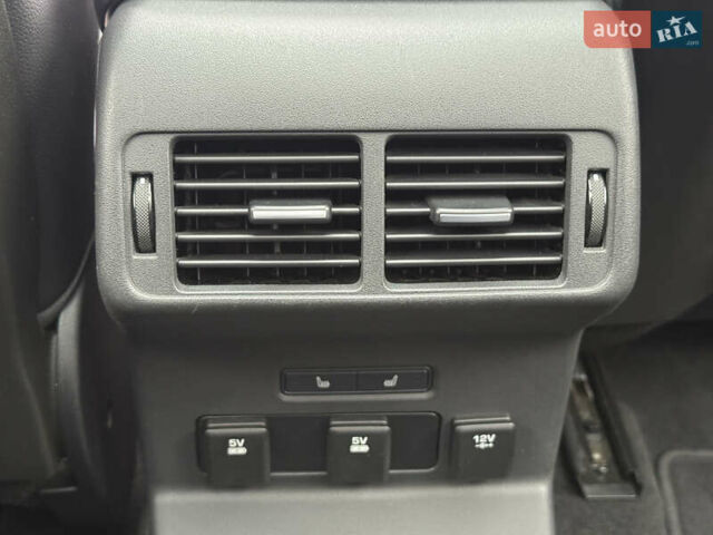 Черный Ленд Ровер Рендж Ровер Велар, объемом двигателя 2 л и пробегом 56 тыс. км за 37900 $, фото 44 на Automoto.ua