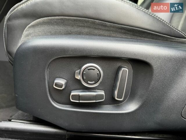 Чорний Ленд Ровер Рендж Ровер Велар, об'ємом двигуна 2 л та пробігом 107 тис. км за 35500 $, фото 13 на Automoto.ua