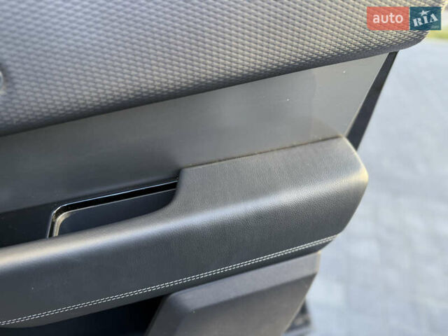 Чорний Ленд Ровер Рендж Ровер Велар, об'ємом двигуна 2 л та пробігом 105 тис. км за 32000 $, фото 61 на Automoto.ua
