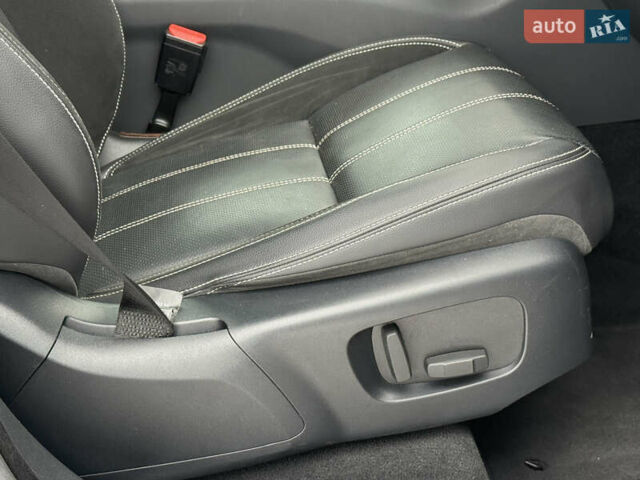 Черный Ленд Ровер Рендж Ровер Велар, объемом двигателя 2 л и пробегом 56 тыс. км за 37900 $, фото 41 на Automoto.ua