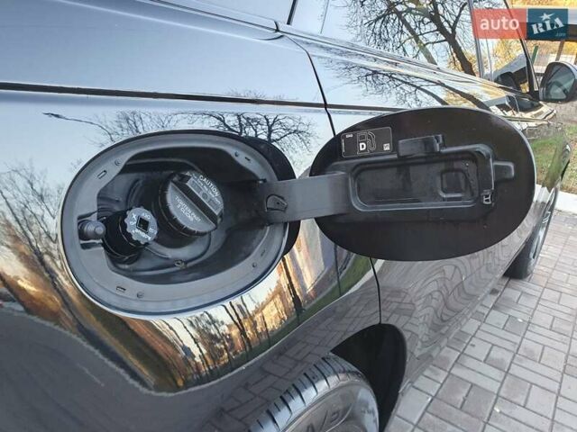 Ленд Ровер Рендж Ровер Велар 2017 у Києві на Automoto.ua Чорний Ленд Ровер Рендж Ровер Велар, об'ємом двигуна 2 л та пробігом 90 тис. км за 35999 $, фото 34 на Automoto.ua
