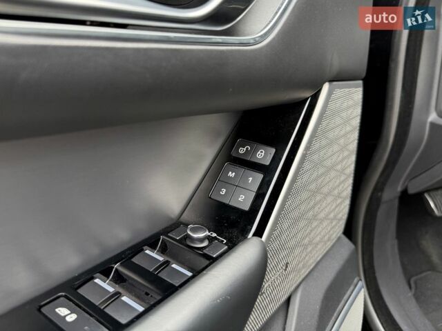 Чорний Ленд Ровер Рендж Ровер Велар, об'ємом двигуна 2 л та пробігом 107 тис. км за 35500 $, фото 15 на Automoto.ua