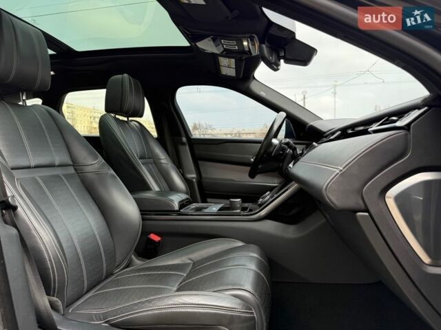 Чорний Ленд Ровер Рендж Ровер Велар, об'ємом двигуна 2 л та пробігом 107 тис. км за 35500 $, фото 22 на Automoto.ua