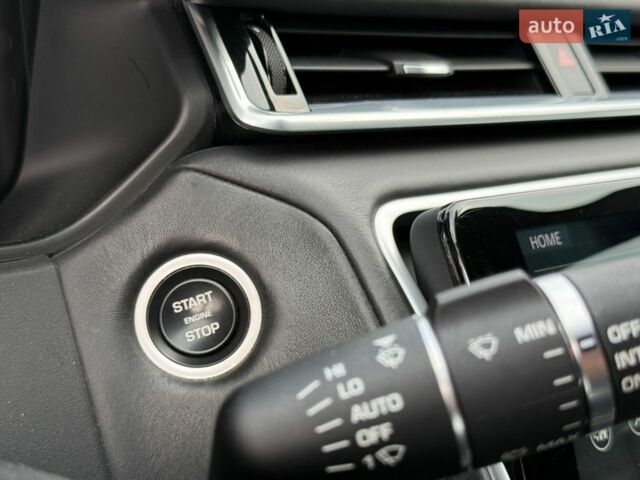 Чорний Ленд Ровер Рендж Ровер Велар, об'ємом двигуна 2 л та пробігом 107 тис. км за 35500 $, фото 34 на Automoto.ua