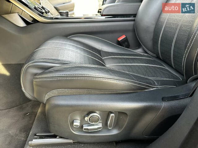 Чорний Ленд Ровер Рендж Ровер Велар, об'ємом двигуна 3 л та пробігом 84 тис. км за 41666 $, фото 12 на Automoto.ua