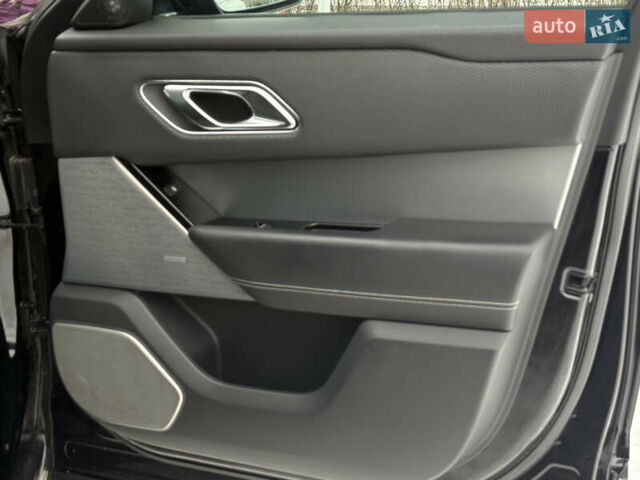 Черный Ленд Ровер Рендж Ровер Велар, объемом двигателя 2 л и пробегом 56 тыс. км за 37900 $, фото 37 на Automoto.ua