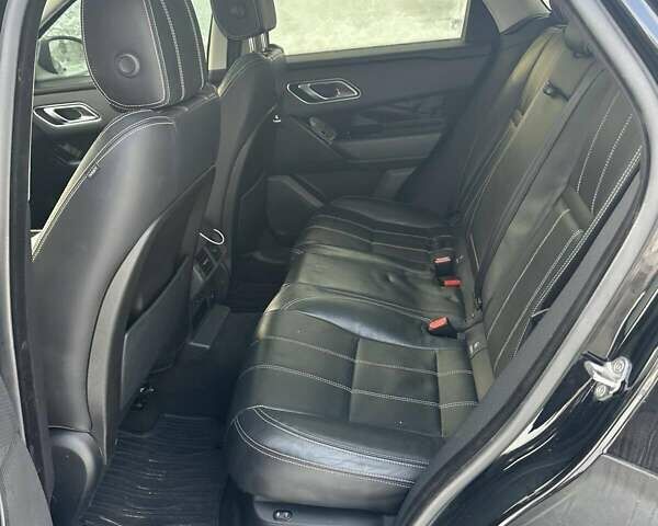 Черный Ленд Ровер Рендж Ровер Велар, объемом двигателя 2 л и пробегом 103 тыс. км за 32000 $, фото 7 на Automoto.ua