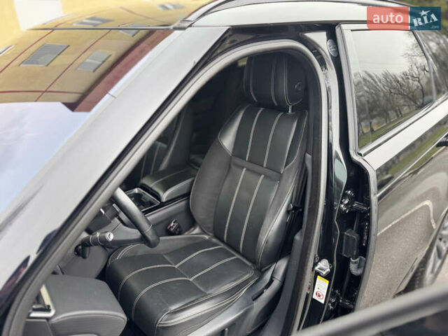 Черный Ленд Ровер Рендж Ровер Велар, объемом двигателя 2 л и пробегом 113 тыс. км за 38999 $, фото 10 на Automoto.ua