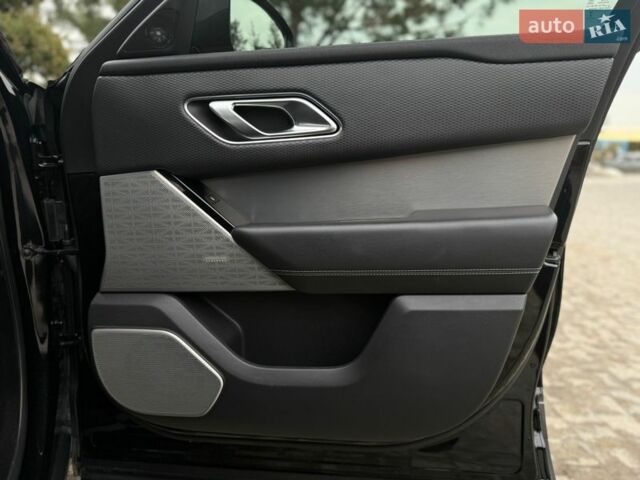 Черный Ленд Ровер Рендж Ровер Велар, объемом двигателя 2 л и пробегом 60 тыс. км за 39500 $, фото 67 на Automoto.ua