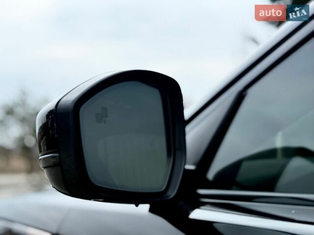 Черный Ленд Ровер Рендж Ровер Велар, объемом двигателя 2 л и пробегом 60 тыс. км за 39500 $, фото 16 на Automoto.ua