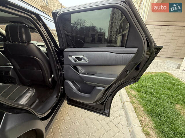 Черный Ленд Ровер Рендж Ровер Велар, объемом двигателя 2 л и пробегом 90 тыс. км за 39999 $, фото 56 на Automoto.ua