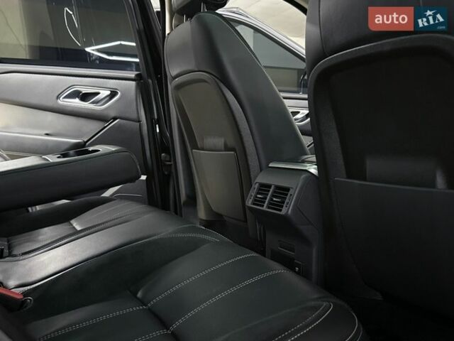 Черный Ленд Ровер Рендж Ровер Велар, объемом двигателя 2 л и пробегом 58 тыс. км за 37999 $, фото 27 на Automoto.ua