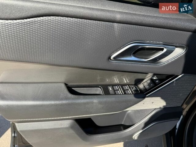 Чорний Ленд Ровер Рендж Ровер Велар, об'ємом двигуна 3 л та пробігом 175 тис. км за 29800 $, фото 15 на Automoto.ua