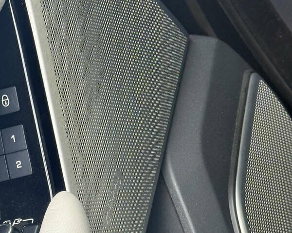 Черный Ленд Ровер Рендж Ровер Велар, объемом двигателя 3 л и пробегом 133 тыс. км за 22100 $, фото 17 на Automoto.ua