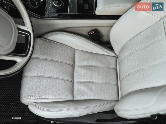 Черный Ленд Ровер Рендж Ровер Велар, объемом двигателя 2 л и пробегом 136 тыс. км за 53000 $, фото 31 на Automoto.ua