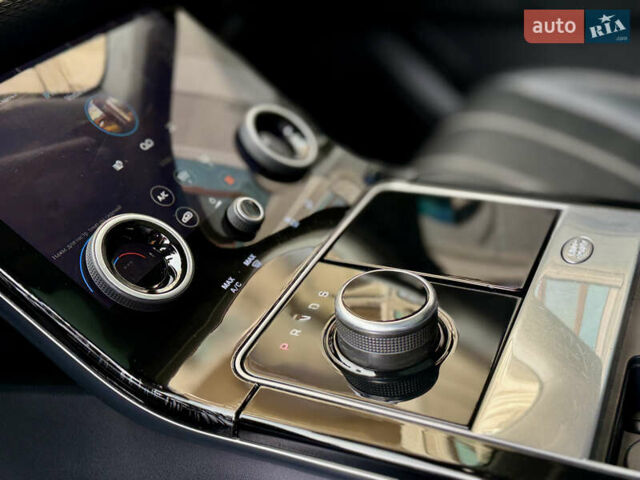 Черный Ленд Ровер Рендж Ровер Велар, объемом двигателя 2 л и пробегом 90 тыс. км за 39999 $, фото 90 на Automoto.ua